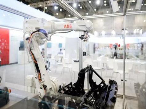 Analysis of ABB Collaborative Robot Family Technology (3)